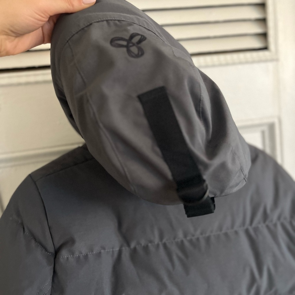 Aritzia Grey TNA Puffer. - Picture 3 of 9